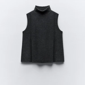 Zara tröja - Super fin stickad tröja från zara! Polo krage och en fin grå färg💞💞 aldrig använd och köpt för 229!❤️