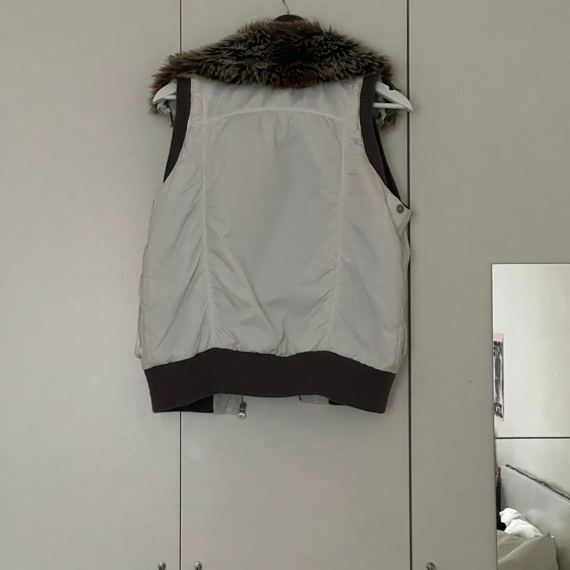 Vit väst med päls - 90