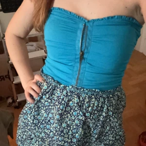 Mini klänning  - Sååå fin klänning perfekt till sommaren!!! Den är lite skrynklig på andra bilden bara🥰🥰 favorit klänning, passar XS/S