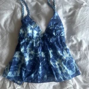 Zara topp - Superfin zara topp perfekt nu när det börjar bli varmare☀️Säljer pga att den inte kommer till användning, väldigt bra skick och använt fåtal gånger💘