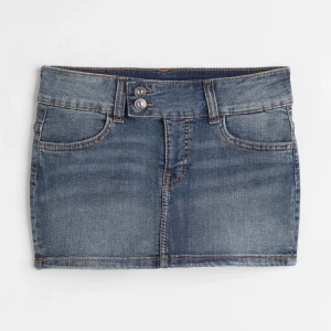 Minikjol - Säljer en fin minikjol från hm i nyskick, aldrig använd då den är för liten för mig💕