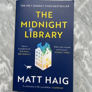 The midnight library  - The midnight library av Matt Haig Pocket  Läst men i fint skick 