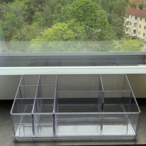 Smink förvaring - Smink förvaring från Clas Ohlson. Bra skick inga repor eller skador. Bra plats. Plast. Pris kan diskuteras. Skriv vid intresse. ❤️