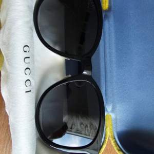 Solglasögon från Gucci 