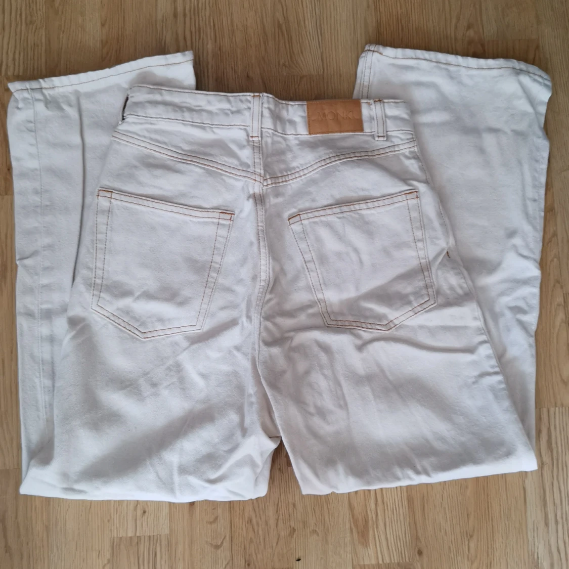 Ljusa jeans från monki - 90