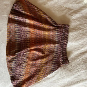 Mönstrad kjol - Xs. 🩷🩵💛🧡