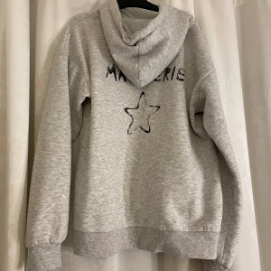 Hoodie - Lite nopprig i tyget men annars bra skick!🫶🏼
