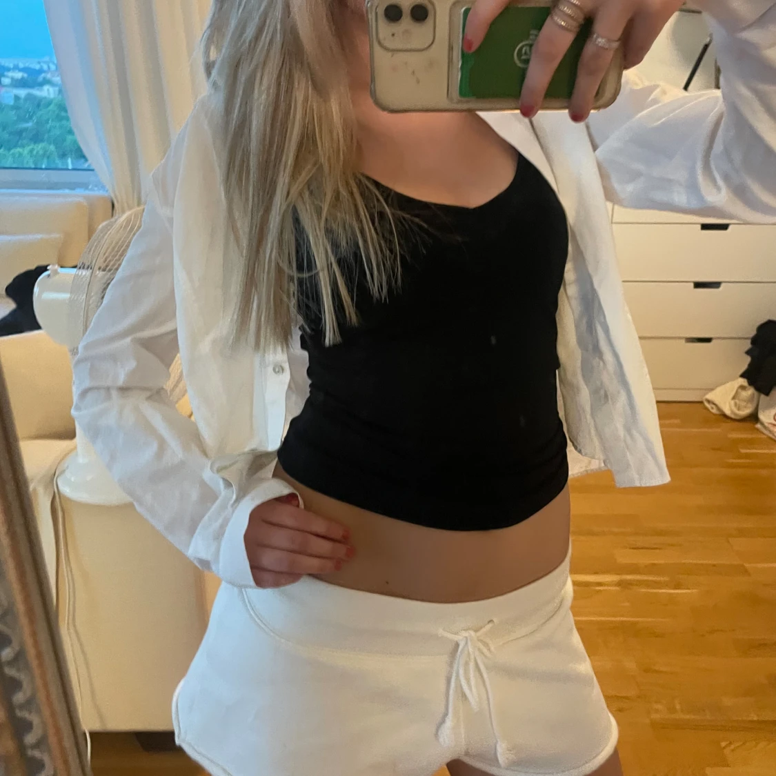 Vit basic skjortađ«