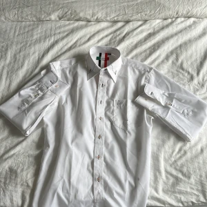 Massimo Skjorta  - Stilig skjorta från Massimo i storlek M i Bra skick! Använts bara 2 gånger av mig.