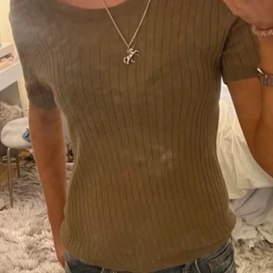 T-shirt - Säljer denna T-shirt igen Zara