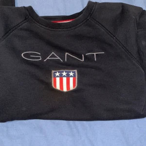 GANT Men's Shield Long Sleeve  - Äkta gant tröja Storlek M använd 2 gånger