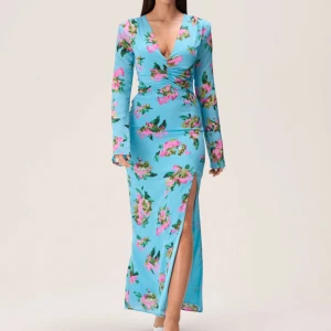 Adoore klänning - Jättefin klänning från adoore som aldrig är använd. Lappen är kvar, storlek 38. Ny kostar den 1495kr