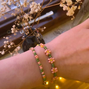 Armband - Handgjort armbandssätt i rosa,grönt och gult 💚armbanden är stretchiga