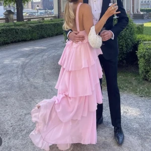 Veromoda x Felicia Wedin - Populära klänningen från veromoda säljer pga köpt i flera storlekar