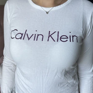 Långarmad t-shirt  - Långarman tröja från Calvin Klein