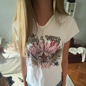 zadig voltaire - Jätte fin topp!! För jeans kjol eller shorts Perfekt till sommaren med ljusa färgerna❤️❤️skriv för mer bilder 