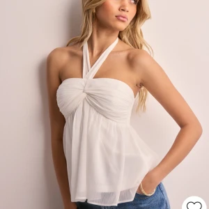 Chiffron top - Aldrig använt (lappen är kvar) den passade inte mig så bra därför väljer jag och sälja toppen😘