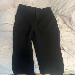 Kostymbyxor  - Säljer nu mina favo kostymbyxor från Gina i stl 34, de är sparsamt använda och ser med andra ord ut som nya. 💗