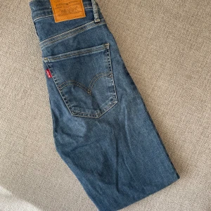 Levi’s mile high jeans - I nyskick, endast använda 2 ggr. Storlek W27 L28. Köpare står för fraktkostnad☺️