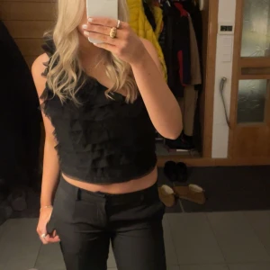 Fest topp - Volang liknande osymmetriskt topp, köpt på MQ men märket är Stockh lm Studio. Endast använd en gång