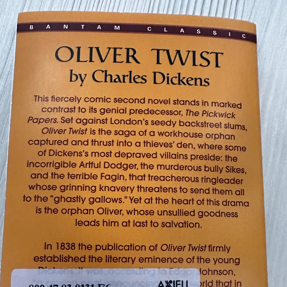 En engelska bok i mycket bra skick. Oliver Twist av Charles Dickens. . Övrigt.
