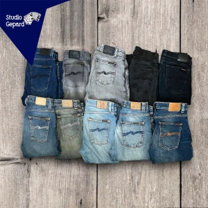 Nudie jeans - Nyinkomna Nudie Jeans i modellerna Grim Tim, Lean Dean, Straight Sally, Skinny Lin & Tube Tom! Stl från 27-34. Mer info hittar du i vår profil!🌟 Mvh, StudioGepard OBS! Endast de som ligger i vår profil finns kvar!