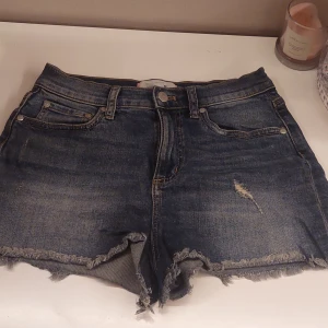 Jeansshorts - Jeansshorts från pink som är för små för mig