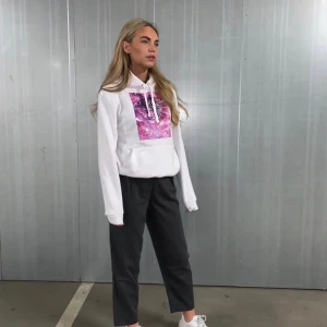 the cool elephant ”flowergirl” - bra skick, knappt använd (inte min bild) ordinarie pris 599kr  pris kan diskuteras 