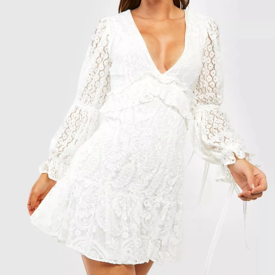 Studentklänning med spets och volang - 92