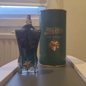 Jean paul gaultier le beau le parfum - 1.3ml har blivit uppanvänd av dem 125ml. Har lådan och allt