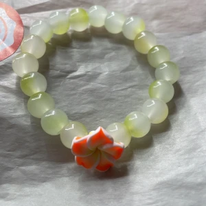 💛🧡🌸 - Egengjort armband,kan även fixas i speciell storkek vid intresse men passar dom flesta då tråden är stretchig ❤️