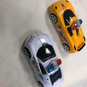 2st Bilar  - Helt ny  Passa 3år +  Finns fler kan visa att fråga  95kr/2st