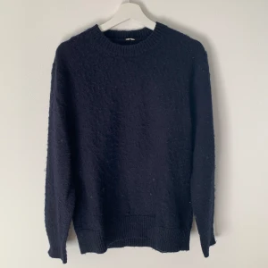 Arket stickad tröja  - Stickad tröja från arket. Har inte kommit till användning så mycket som jag hade velat. Storleken S