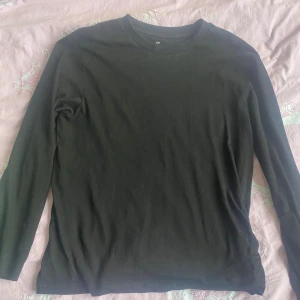 Långärmad tshirt - Bra skick, svart långärmad tshirt