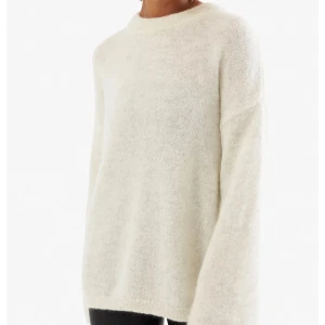 Stickad tröja i ull och mohair blandning  - Använd vid ett tillfälle, bra skick 