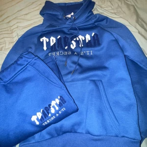 Trapstar Tracksuit - Helt nya. Använd 1-2gånger.    Byxor Storlek - L   Hoodie Storlek - M