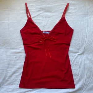 Topp - Fint rött linne <3 // använd gärna köp nu!