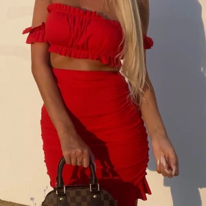 Kjol och topp SETT - Sett med kjol och topp, storlek S