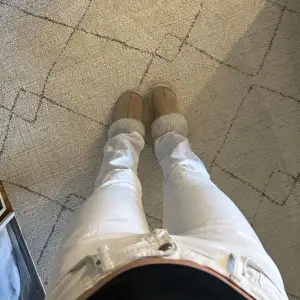vita lågmidjade jeans!