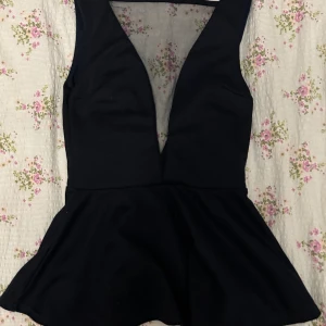 Marinblå topp  - -I nyskick 