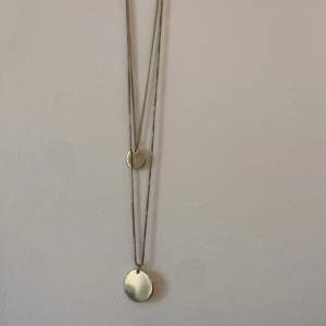 💗säljer detta assnygga halsband på grund av att jag är silvertjej! 💗halsbandet har inga skador alls.  💗säljer detta för 55kr inklusive frakt!