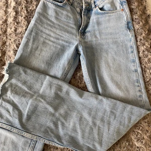 Bootcut jeans - Utsväng superfina jenas från Gina tricot. 32 petite. Passar mig som är 32-34 165 cm