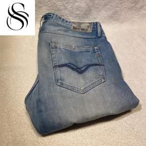 Replay jeans i snygg tvätt | Storlek: W33 / L32 - Nypris: 1500kr - Vårt pris: 549kr - Vid frågor ”kontakta” 