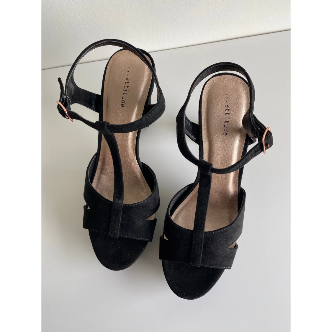 Högklackade skor - 91