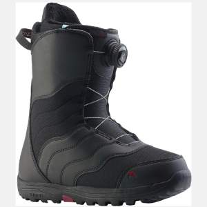 Women's Burton Mint BOA® Snowboard Boots i storlek 42, passar mig som har storlek 40-41 (små i storleken). Köpt 2021 så använt fåtal gånger. Nypris 2900 kr. Skriv för fler bilder!