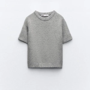 Stickad t shirt! - Säljer min fina stickad t shirt ifrån zara då den inte kommer till användning!