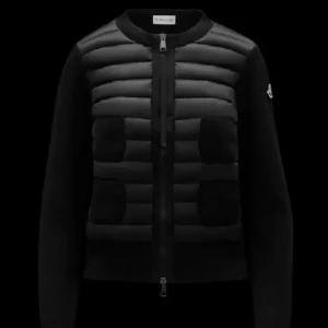 Moncler Cardigan - Söker den Moncler Cardiganen i svart till ett bra pris!💗💗
