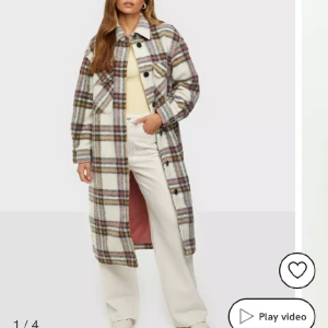 .Object kappa - Säljer denna fina kappa från object collectors item i strl 36. Köpt på nelly.com för 1,199kr. Kappan heter Objeselene Long Coat 116 och verkar inte finnas kvar på nelly längre. Använd någon enstaka gång så är i toppskick!!