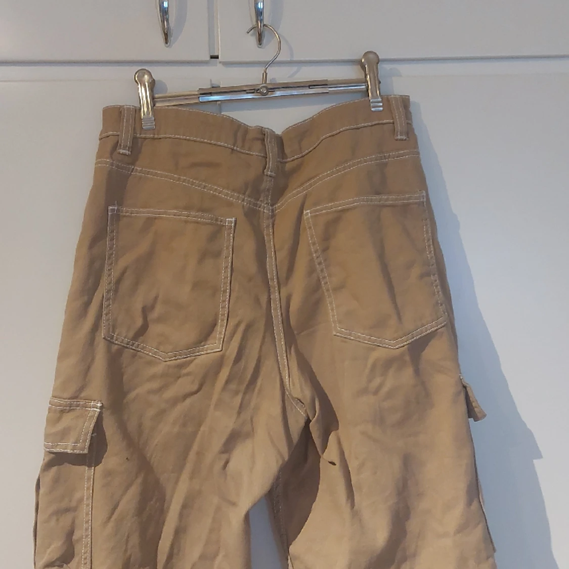 Beiga cargo byxor från H&M - 90