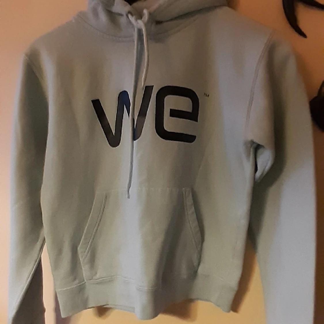 Ljusblå hoodie 